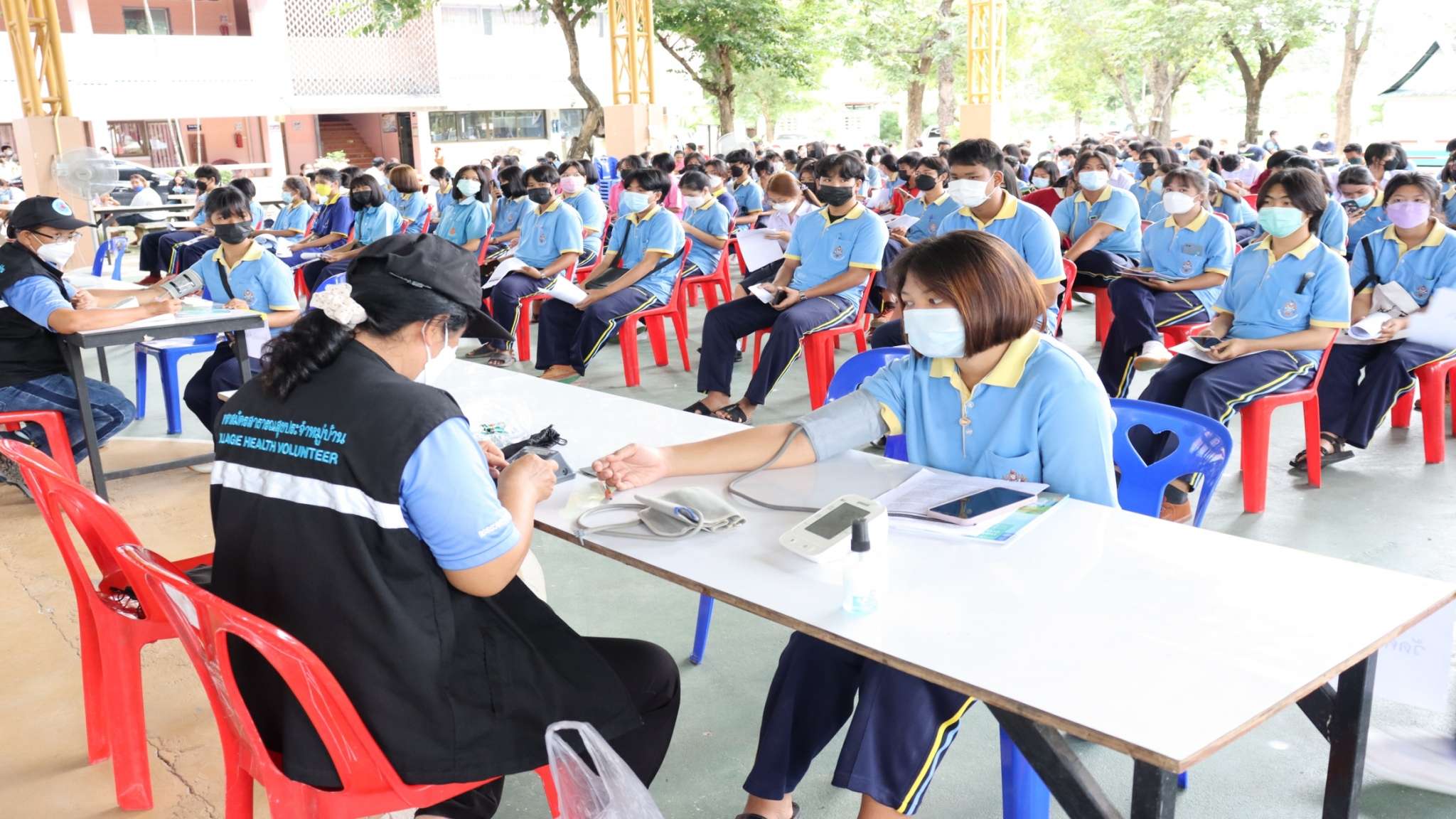 นักเรียน ม.ปลาย รับวัคซีนไฟเซอร์  เข็มที่ 2
