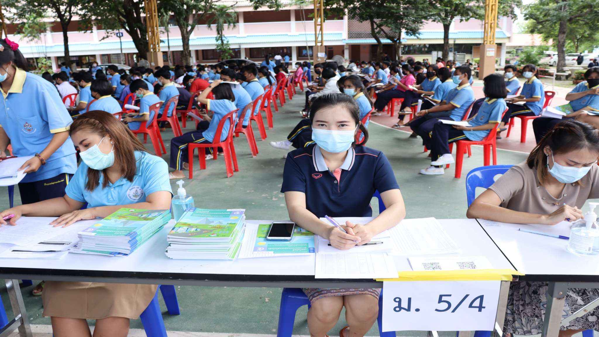 นักเรียน ม.ปลาย รับวัคซีนไฟเซอร์  เข็มที่ 2