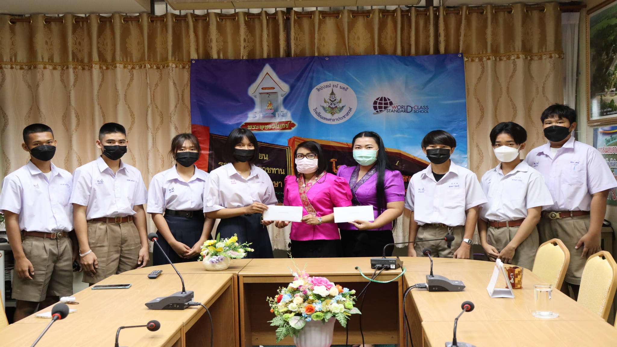 คปภ.มอบทุนสนับสนุนซึ่งได้รับรางวัลชนะเลิศอันดับ 1 ประเภทเพลง